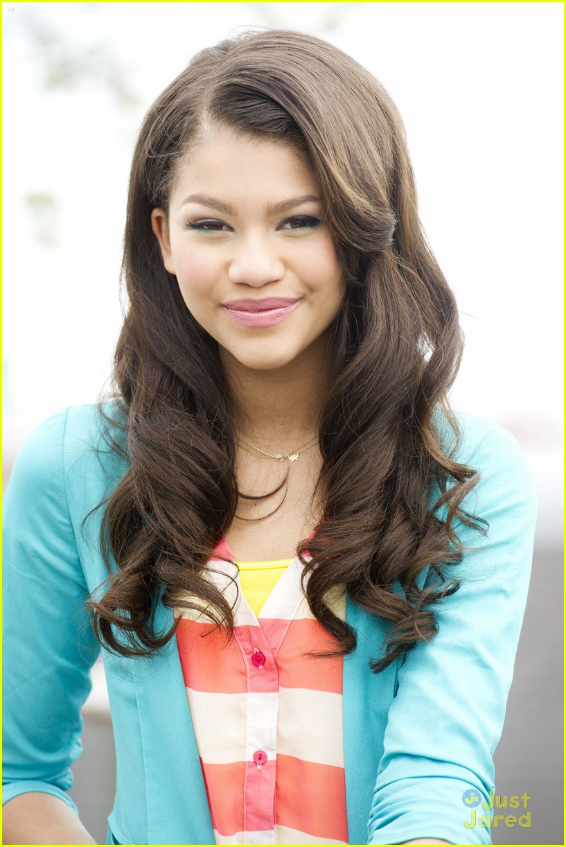 bella-thorne-zendaya-rooftop-shoot-09